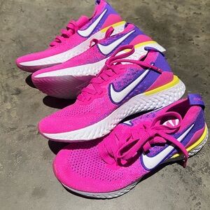 NWT Nike Women's Vibrant Pink and Purple Athletic Shoes